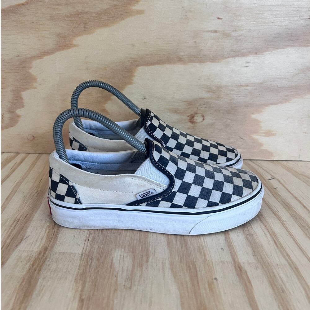 VANS - Classic Slip-On Checkeredboard - Sneakers - White/Black - Women's - 5.5